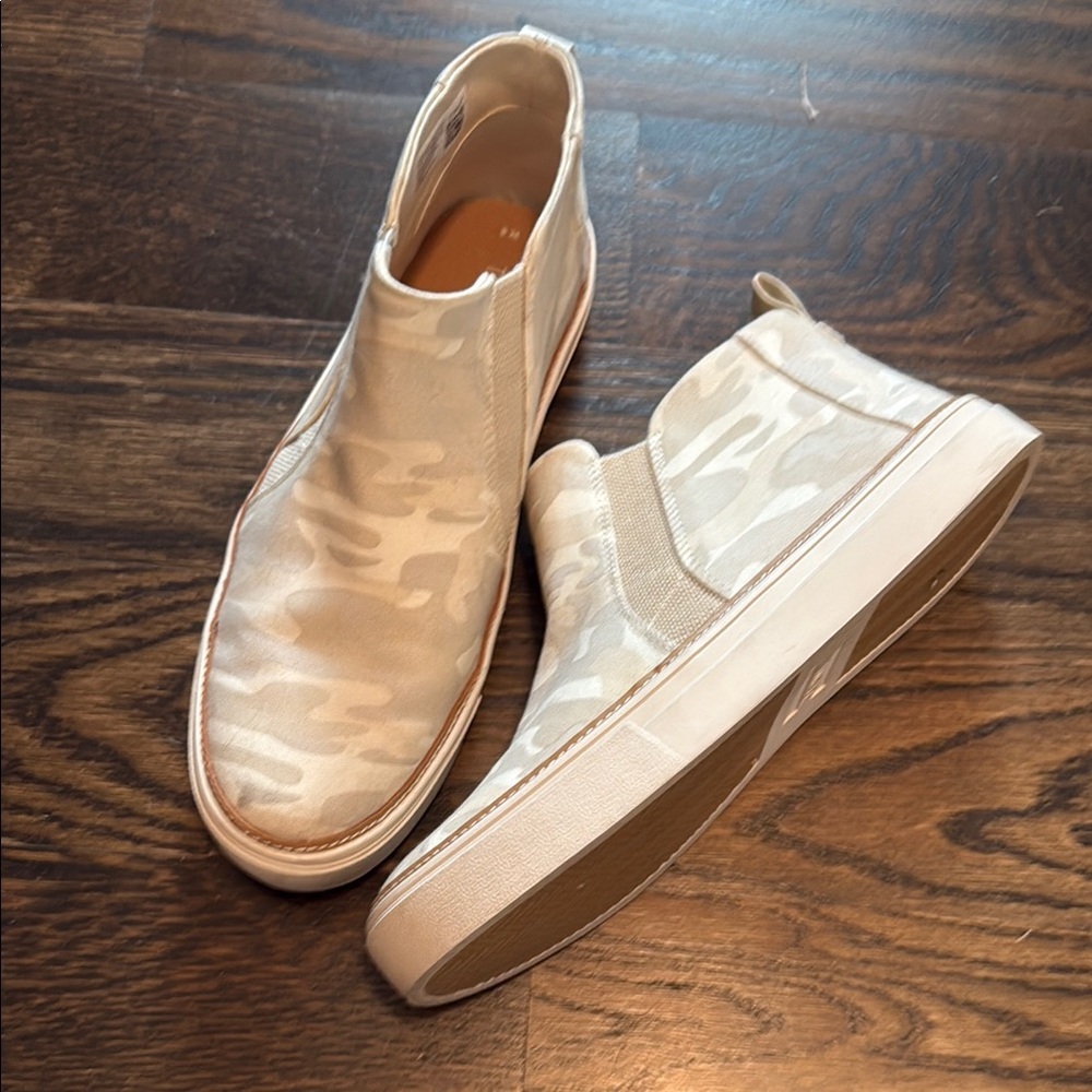 Women’s Cream Camo Slip-On Sneakers
